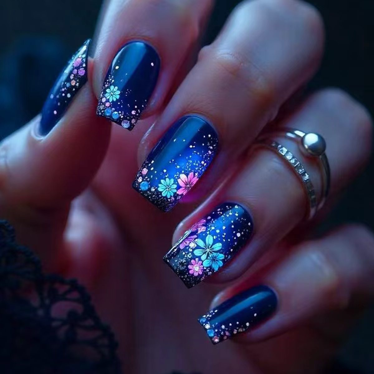 24pcs/Set Navy Blue Polka Dot Floral Pattern Press-On Nails