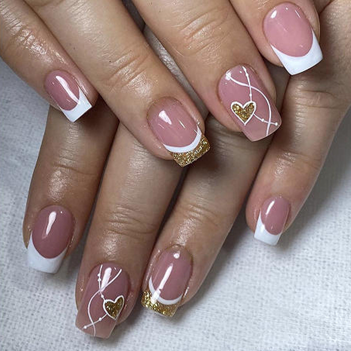 24pcs/Set Short Valentine's White French Line with Gold Glitter Heart Press-On Nails