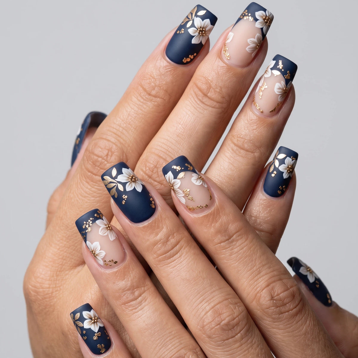 24pcs/Set Navy Blue with White Flowers & Gold Stamens Press-On Nails