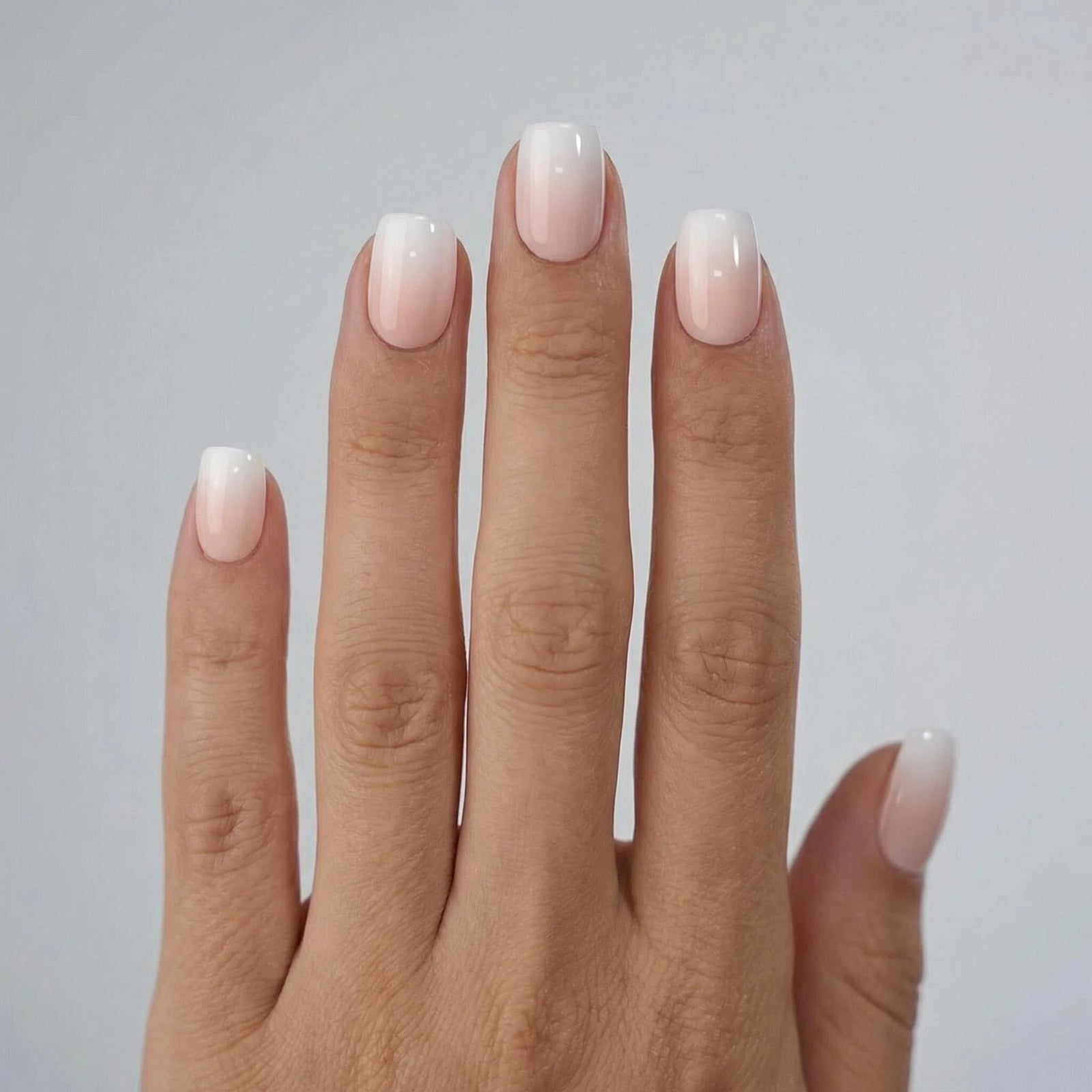 24pcs/Set Pink-to-White Gradient Short Press On Nails