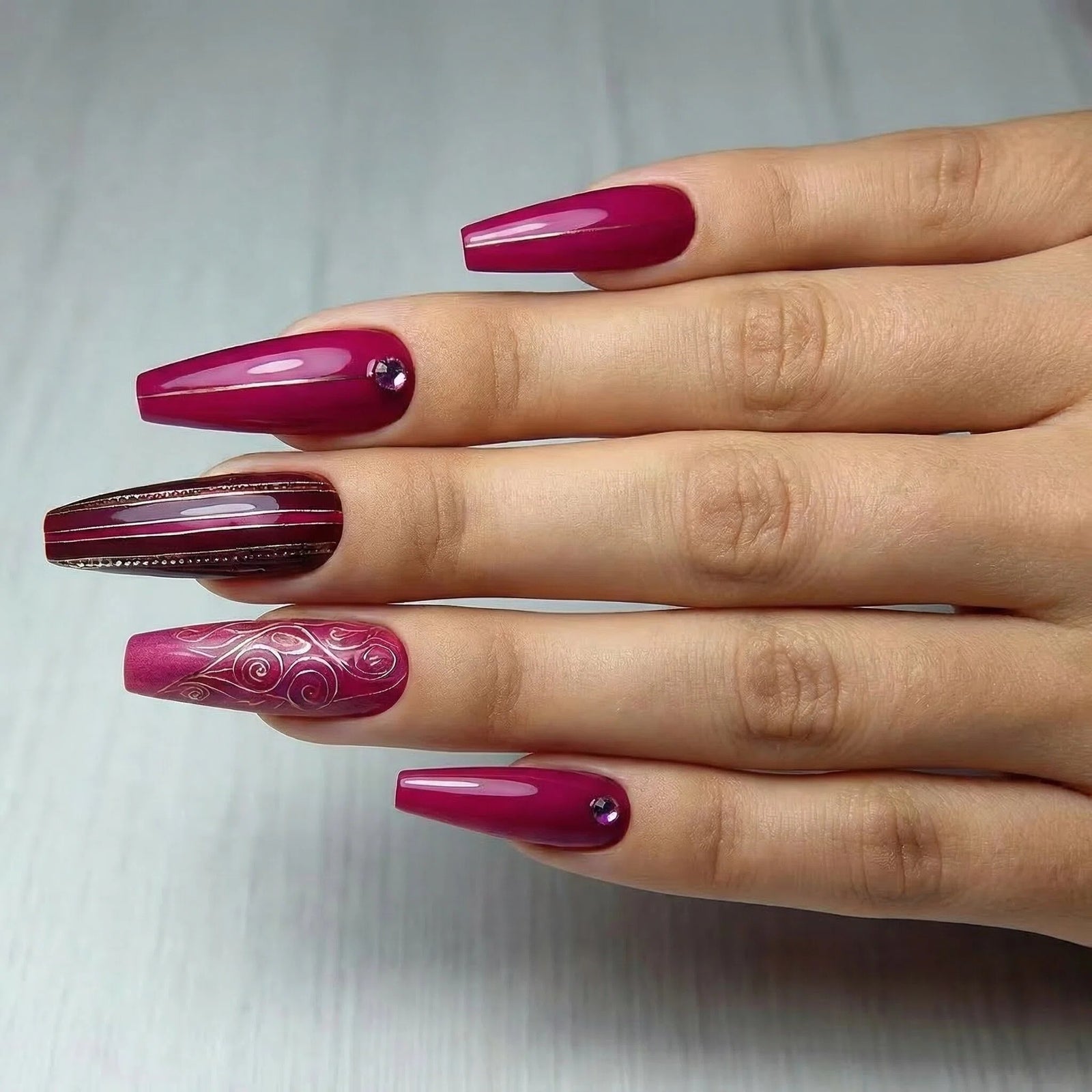 24pcs/Set Rose Red Floral with Rhinestones Press On Nails