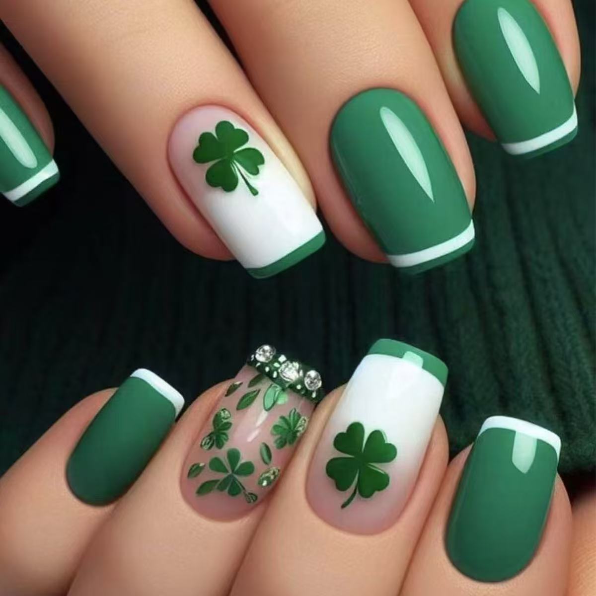 24pcs/Set St. Patrick's Day Lucky Glitter Green Press-On Nails