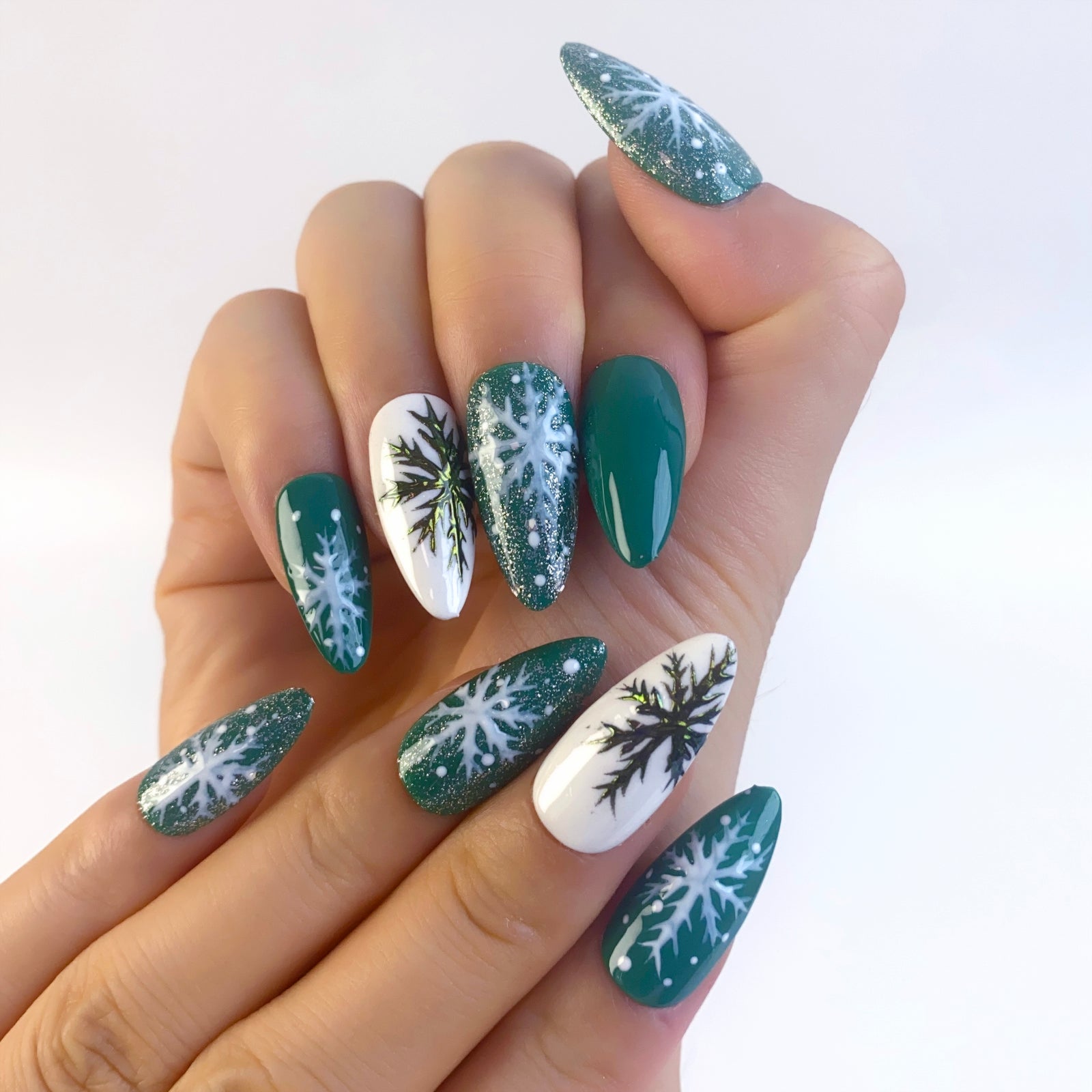 (Handmade) 10pcs/Set Green & White Snowflake Christmas Press-On Nails