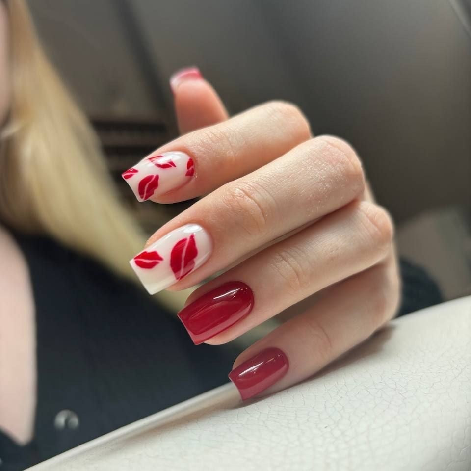 24pcs/Set Glossy Burgundy Red Lips Press-On Nails