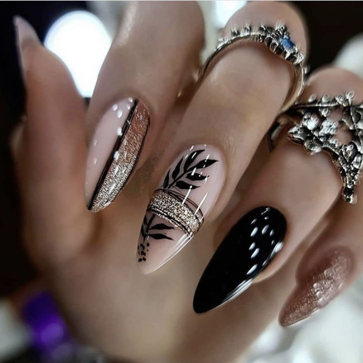 24pcs/Set Dark Gothic Gold Glitter with Black Leaves Press-On Nails
