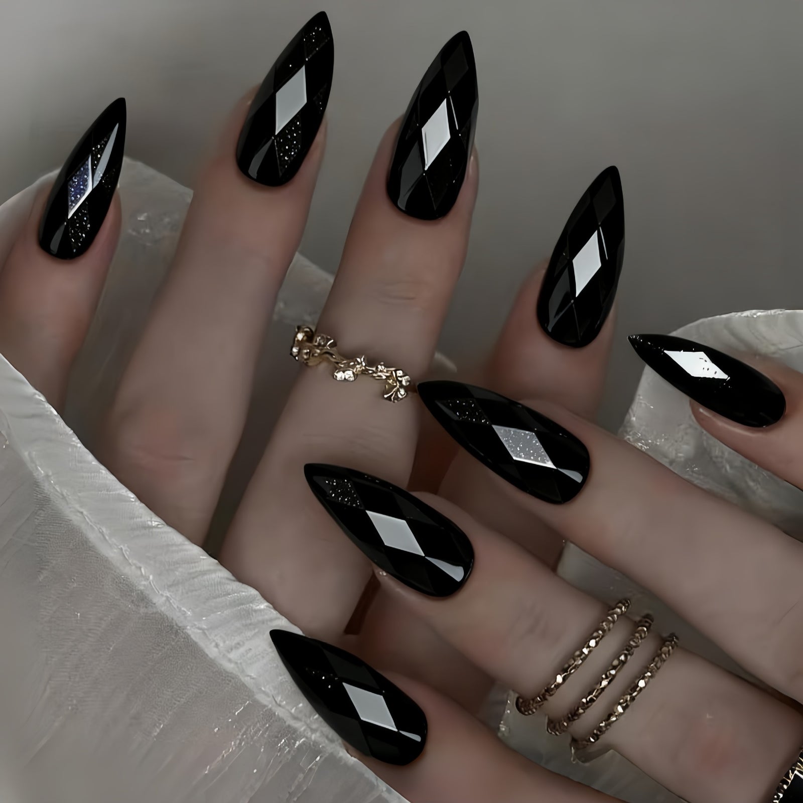 24pcs/Set Solid Black Diamond-Shaped Press-On Nails
