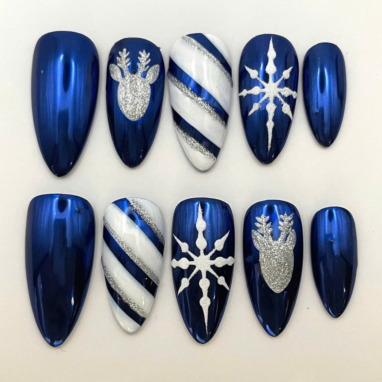 (Handmade) 10pcs/Set Handpainted Glitter Reindeer Snowflake Press On Nails
