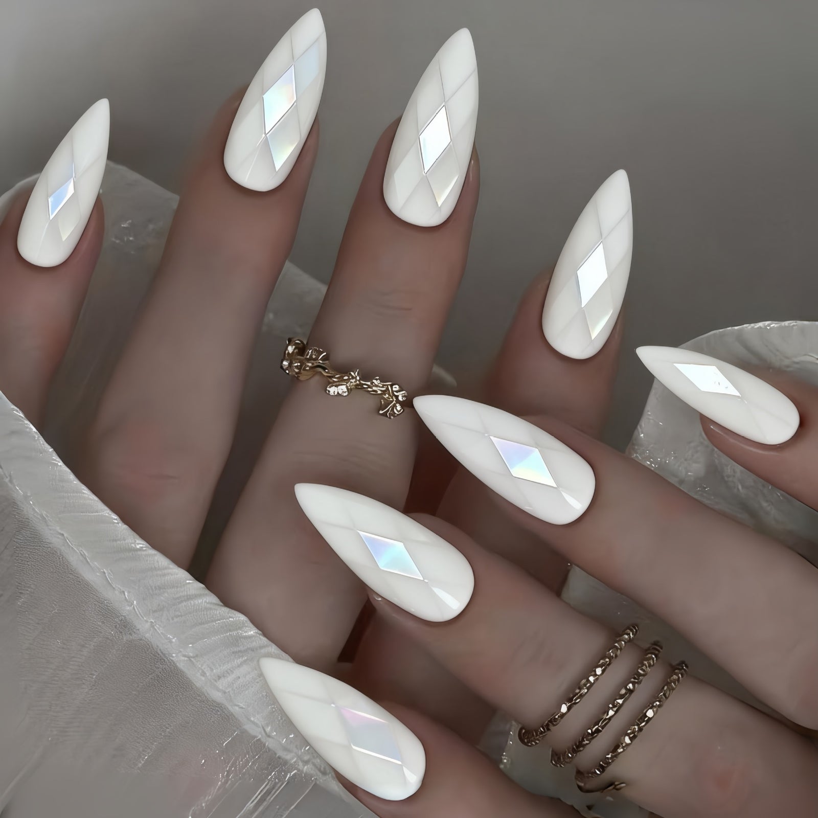 24pcs/Set Solid White Diamond-Shaped Press-On Nails