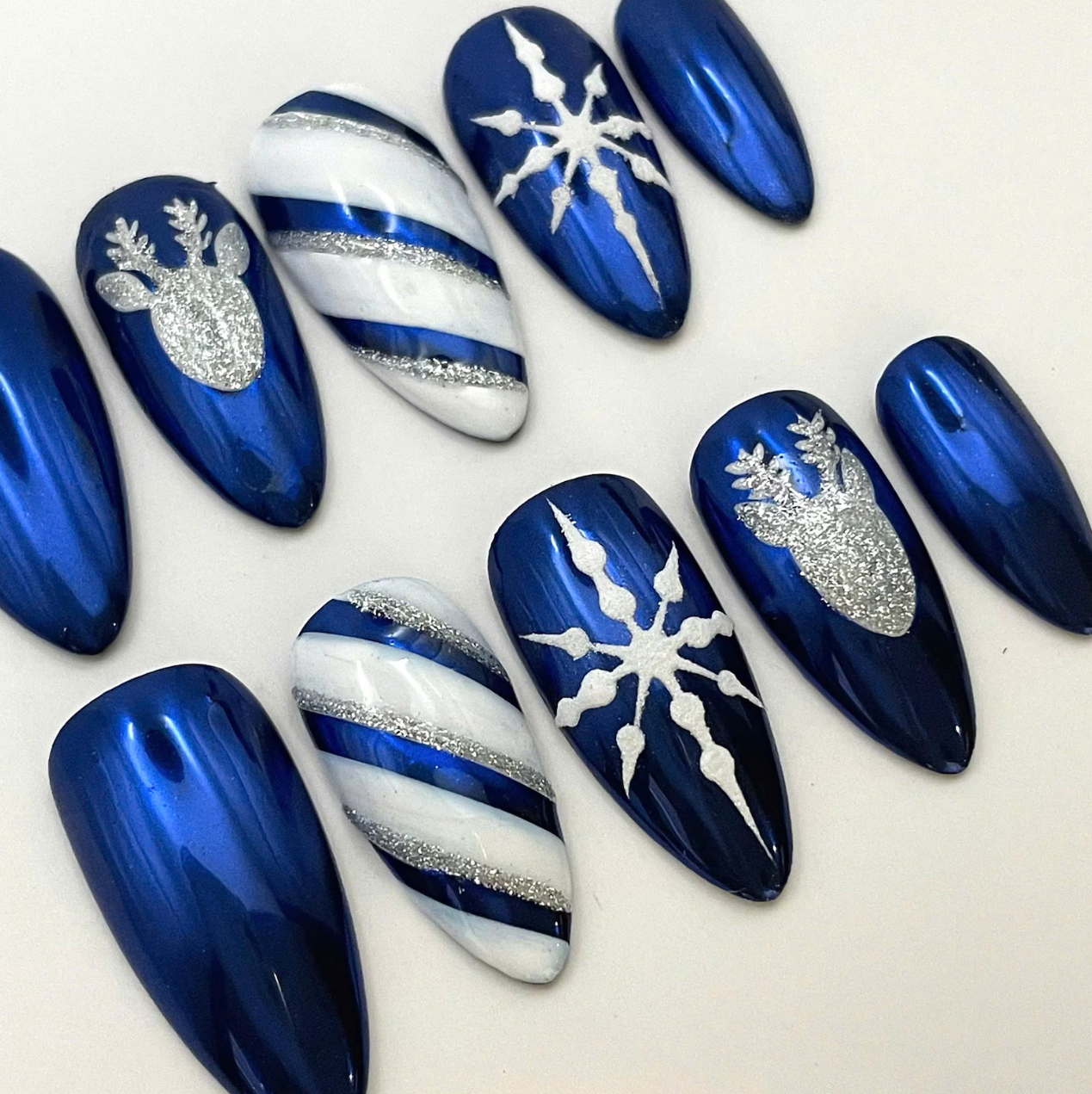 (Handmade) 10pcs/Set Handpainted Glitter Reindeer Snowflake Press On Nails