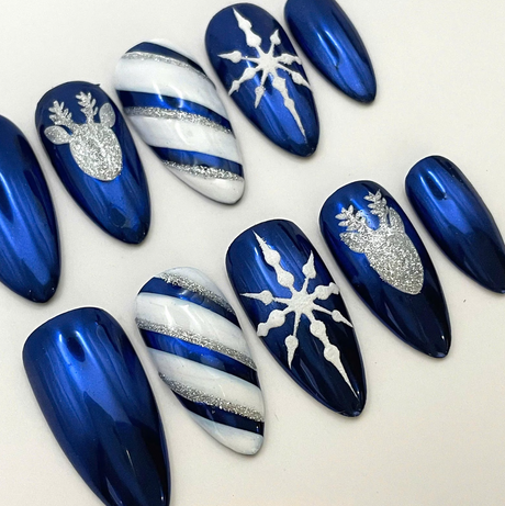 (Handmade) 10pcs/Set Handpainted Glitter Reindeer Snowflake Press On Nails