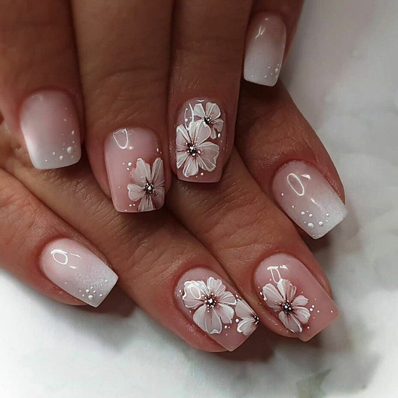 24pcs/Set White Gradient Floral Press-On Nails