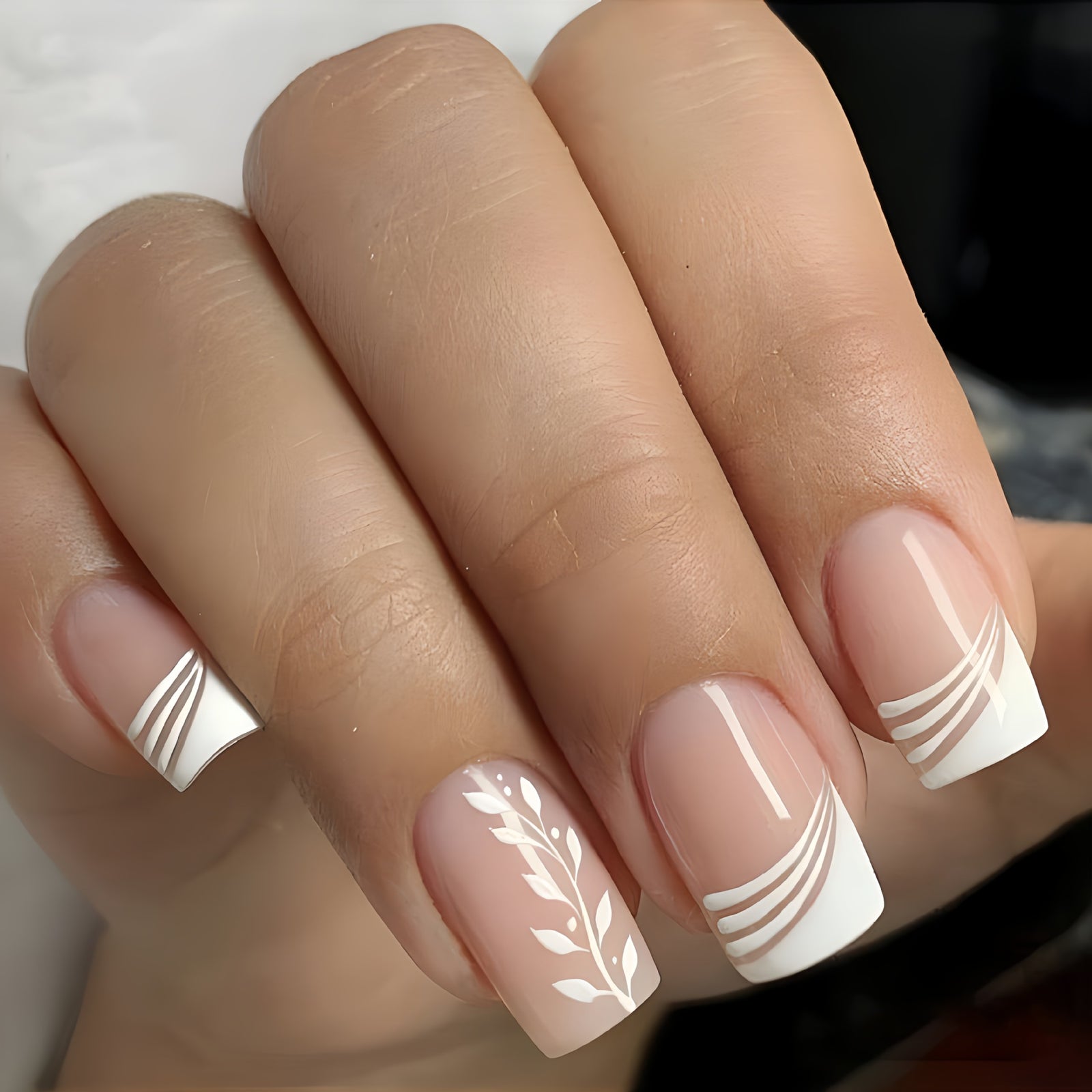 24pcs/Set White Multi-Stripe French Press-On Nails
