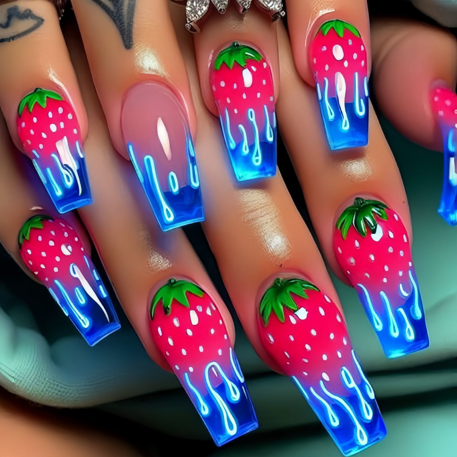 24pcs/Set Multicolor Aura Strawberry Press-On Nails