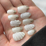 (Handmade) 10pcs/Set Shell White with Metallic Stripes Press-On Nails