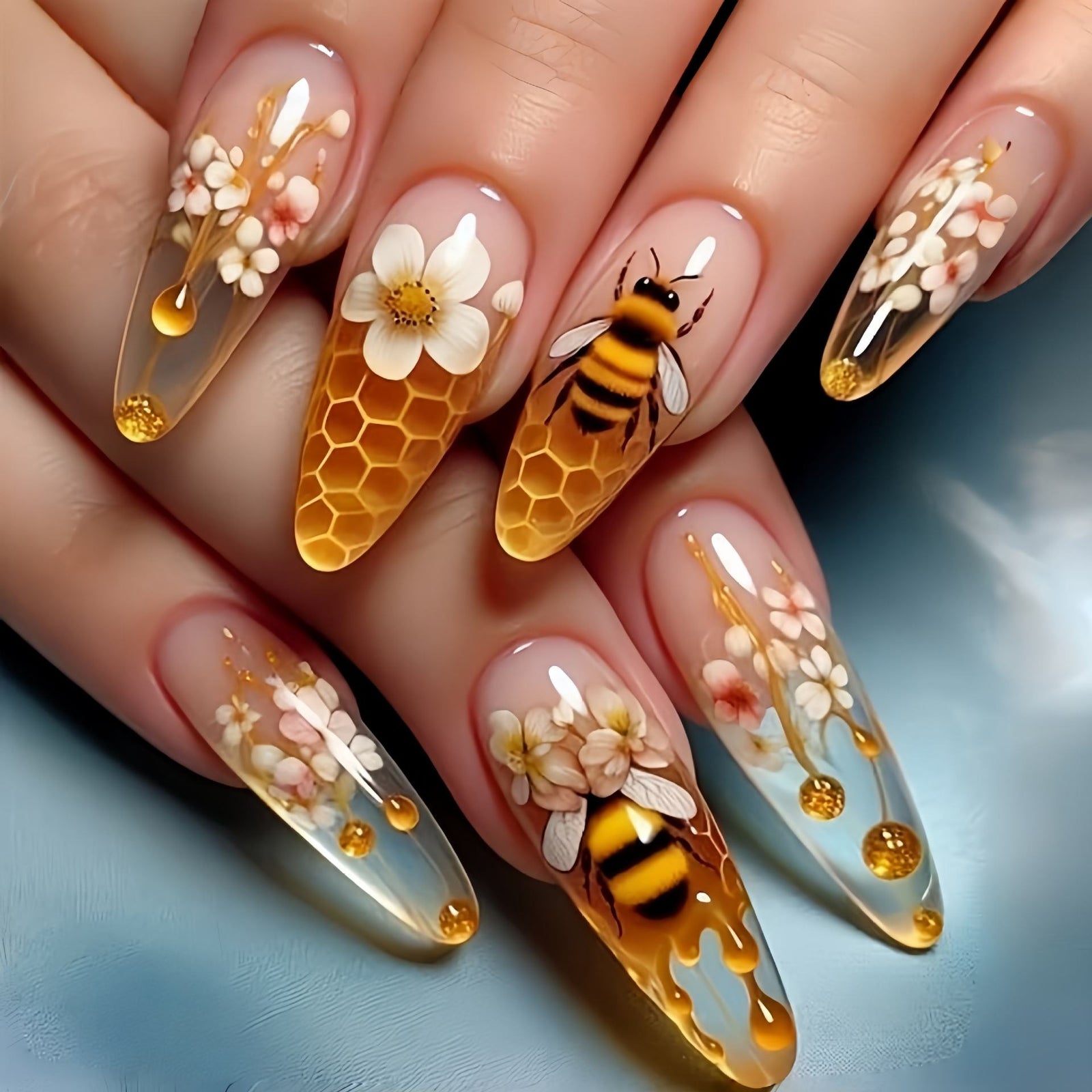 24pcs/Set Transparent Bee Honeycomb Floral Press-On Nails