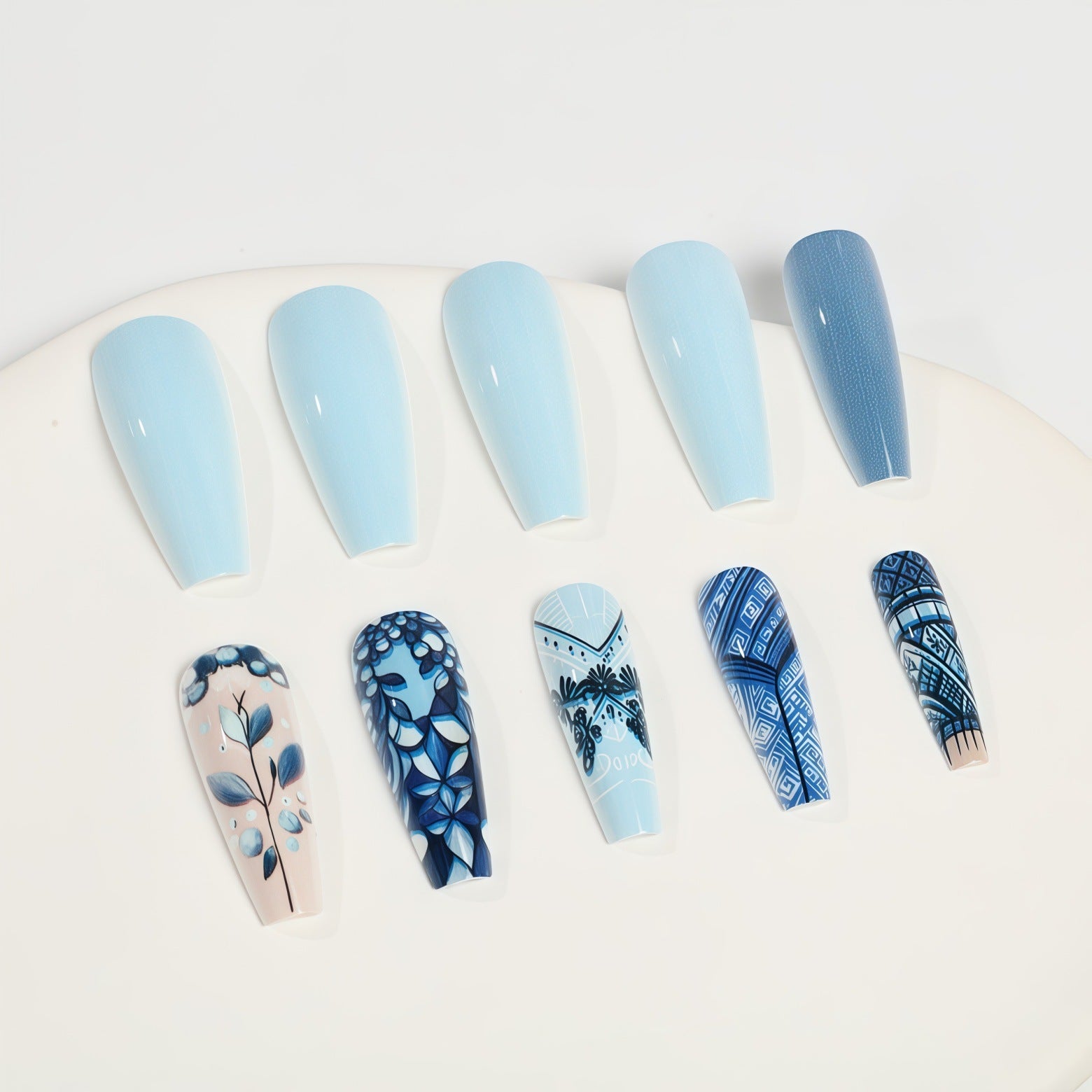 24pcs/Set Light Blue Geometric Floral Pattern Press-On Nails