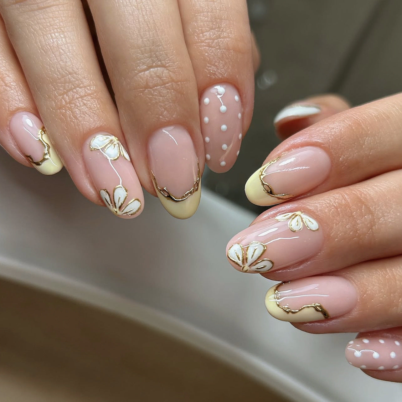 24pcs/Set Minimalist French White Flowers Press-On Nails