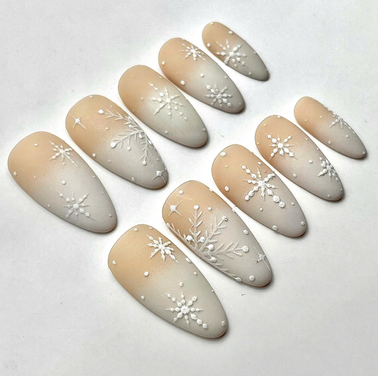 (Handmade) 10pcs/Set Gradient White Snowflake Matte French Press On Nails