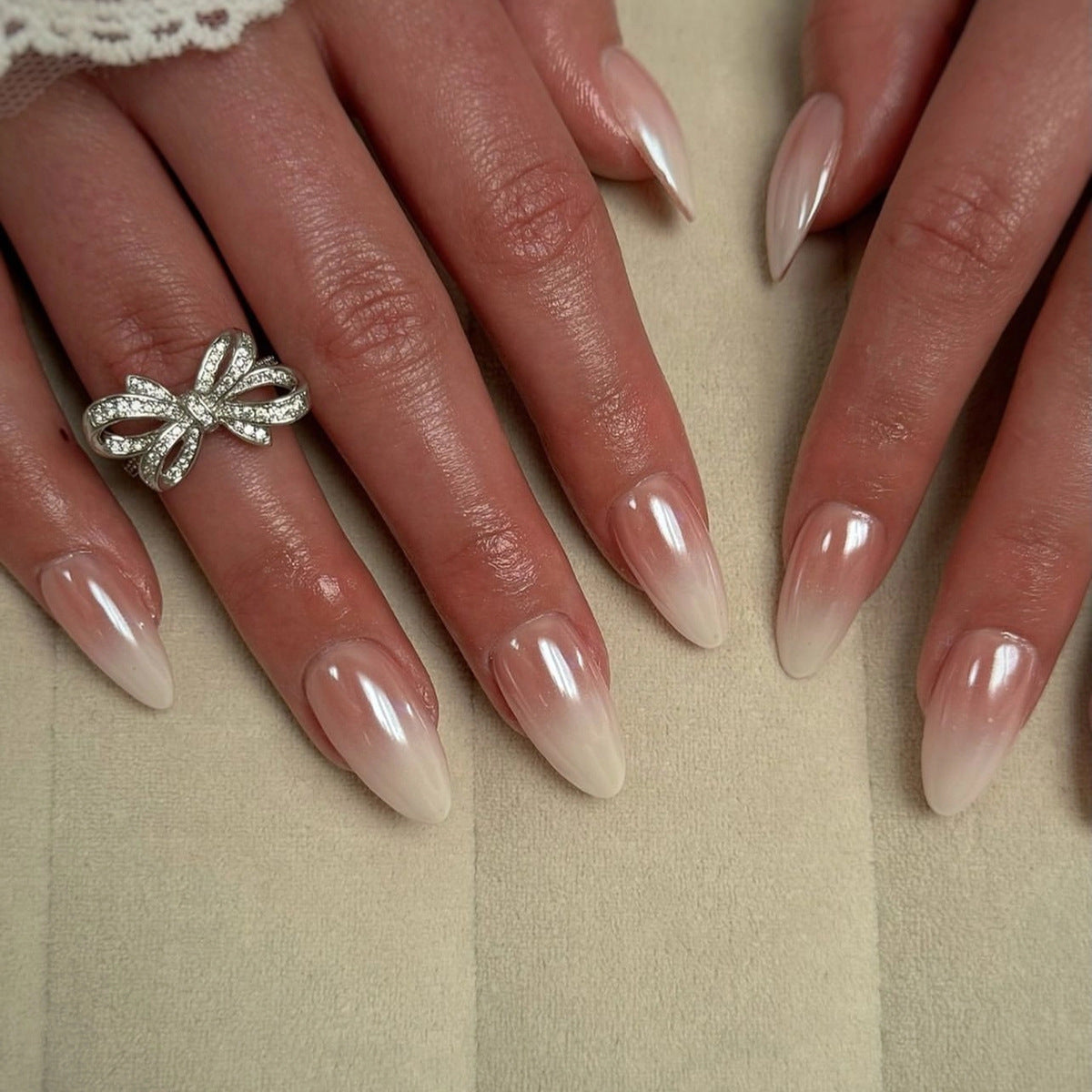 24pcs/Set White Gradient Chrome Press-On Nails