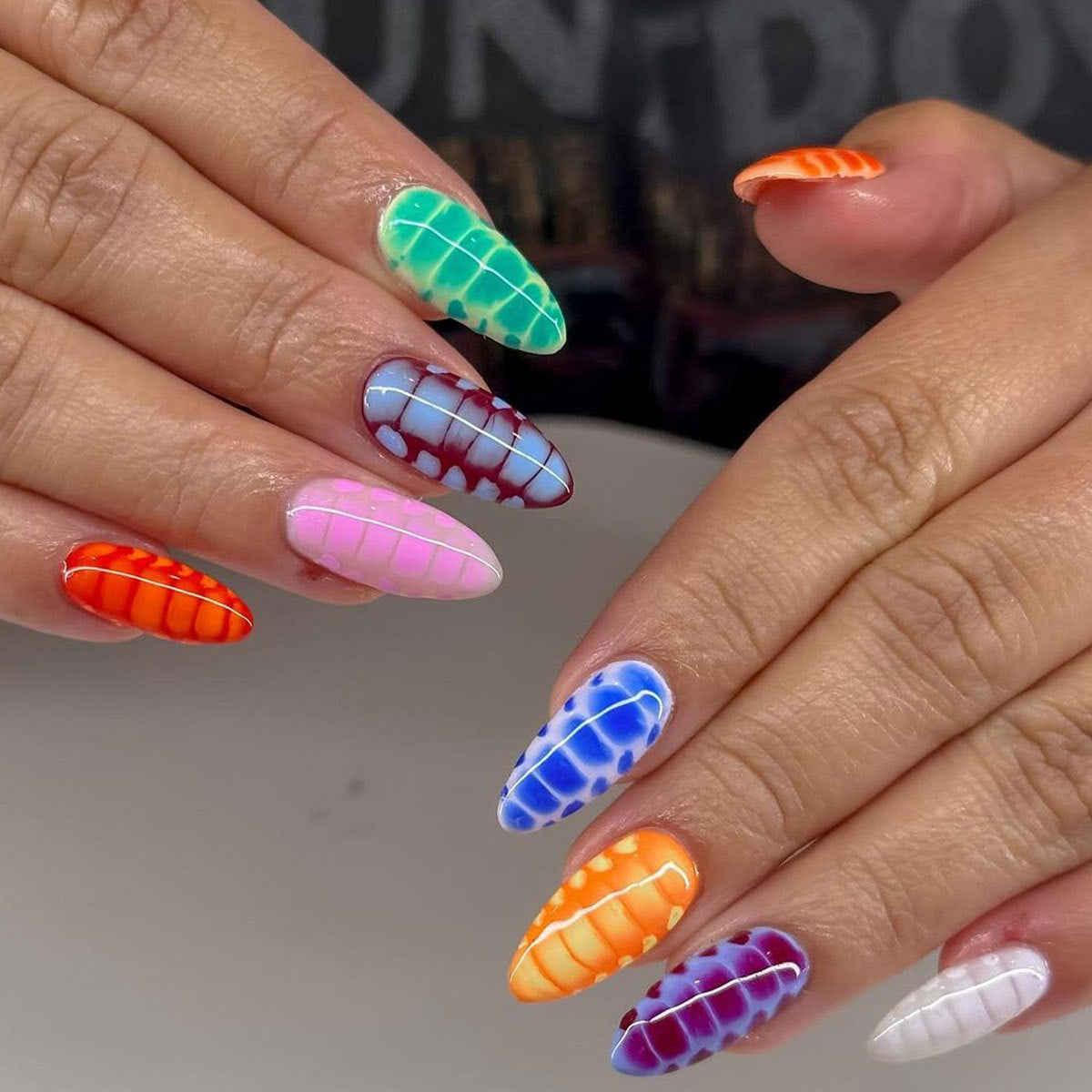 24pcs/Set Colorful Veins Press-On Nails