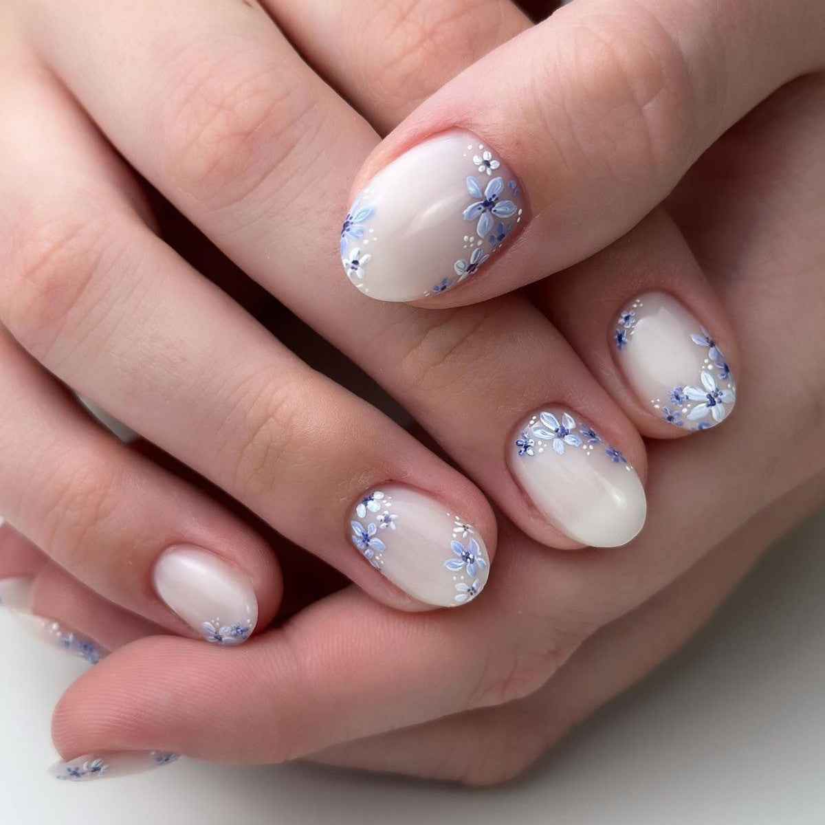 24pcs/Set Blue & White Peach Blossom Press-On Nails