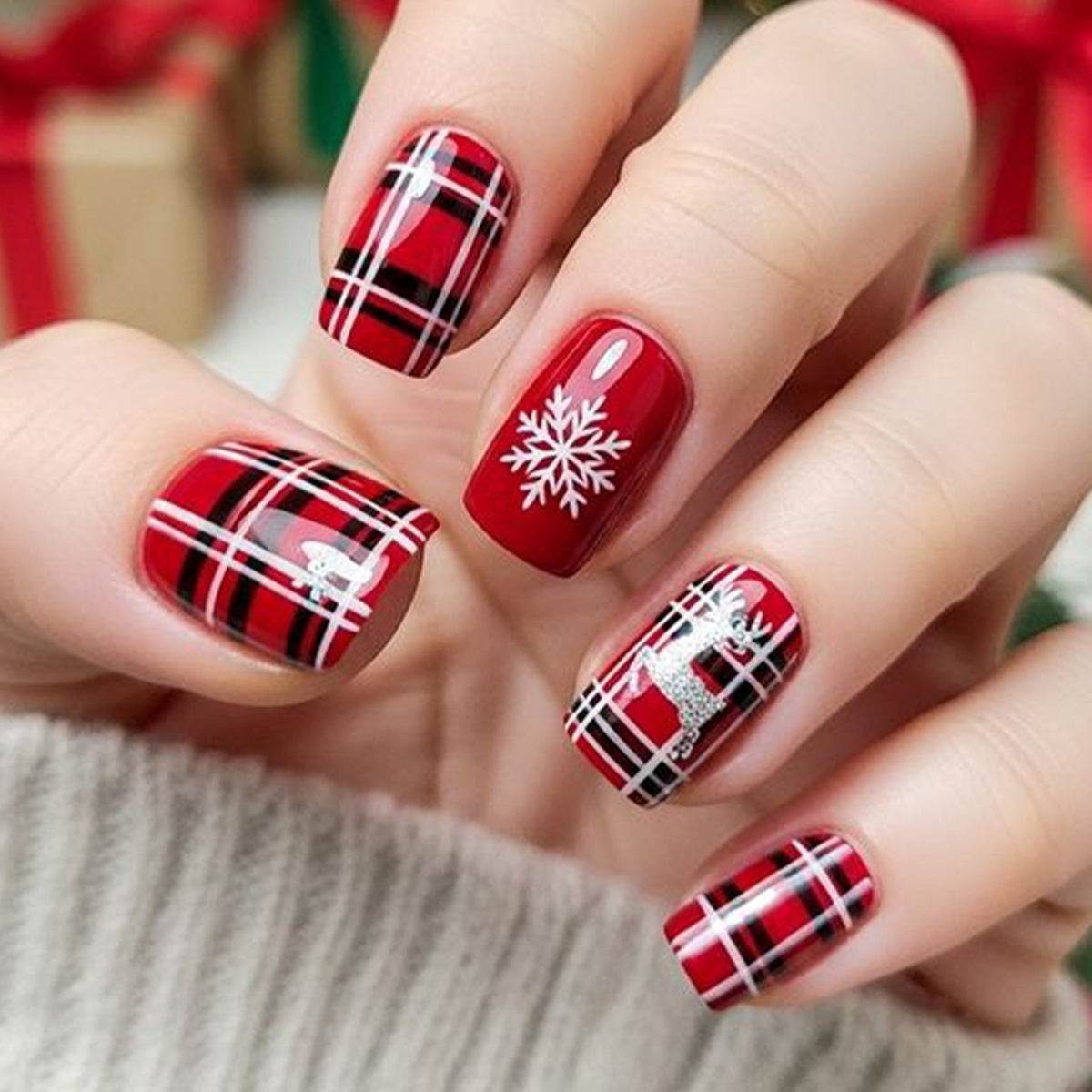 24pcs/Set Red Plaid Snowflakes Press-On Nails