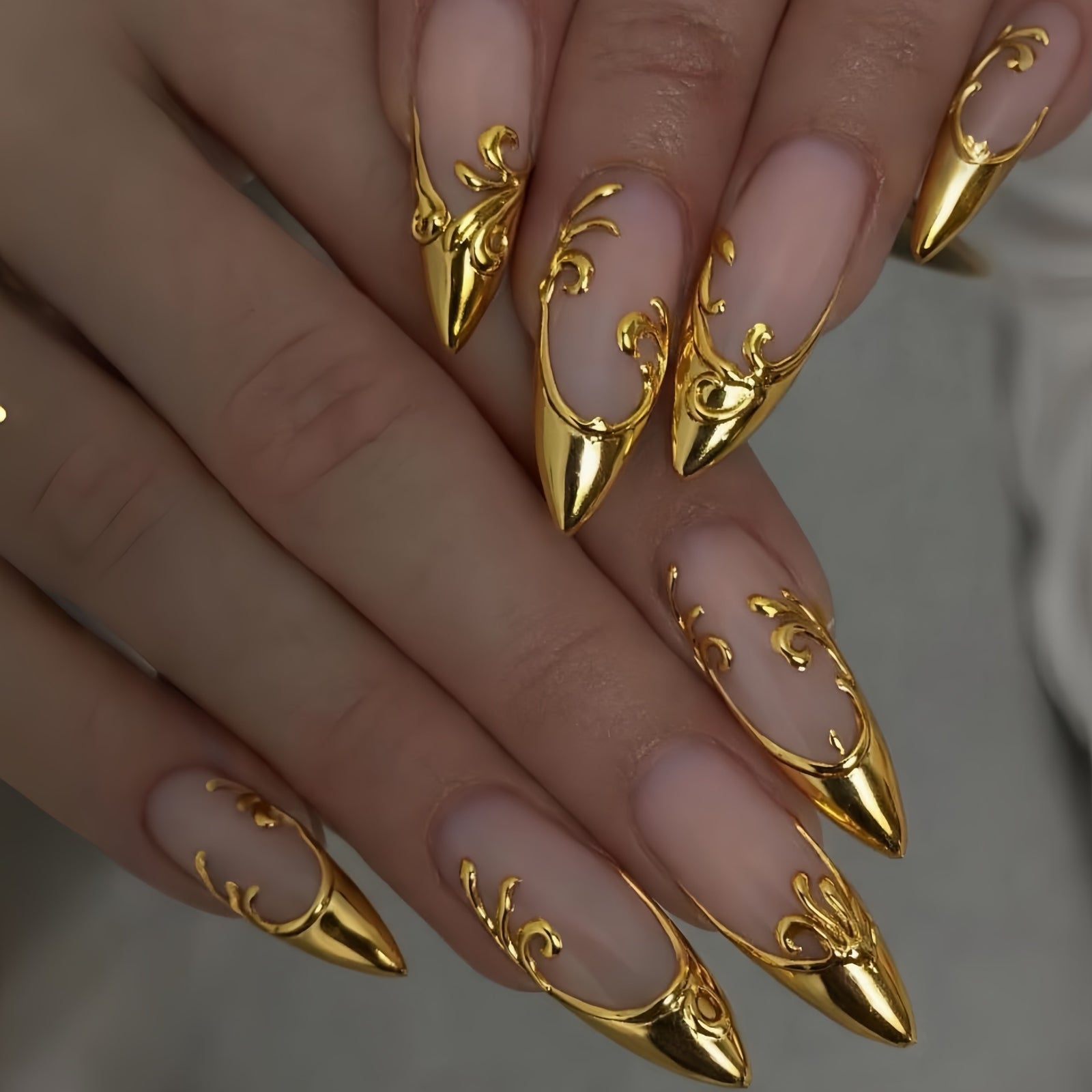 24pcs/Set 3D Embossed Gold Foil Floral French Press-On Nails