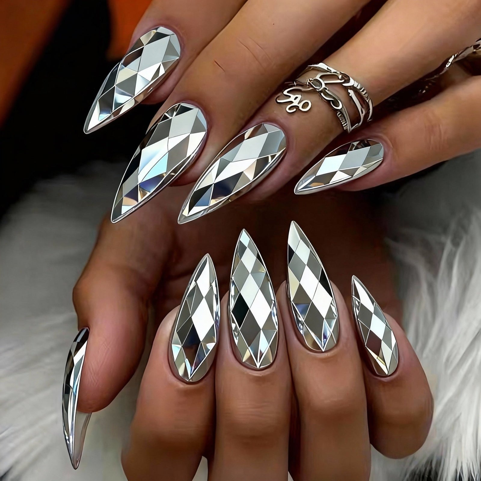 24pcs/Set Silver Diamond-Shaped Chrome Press-On Nails