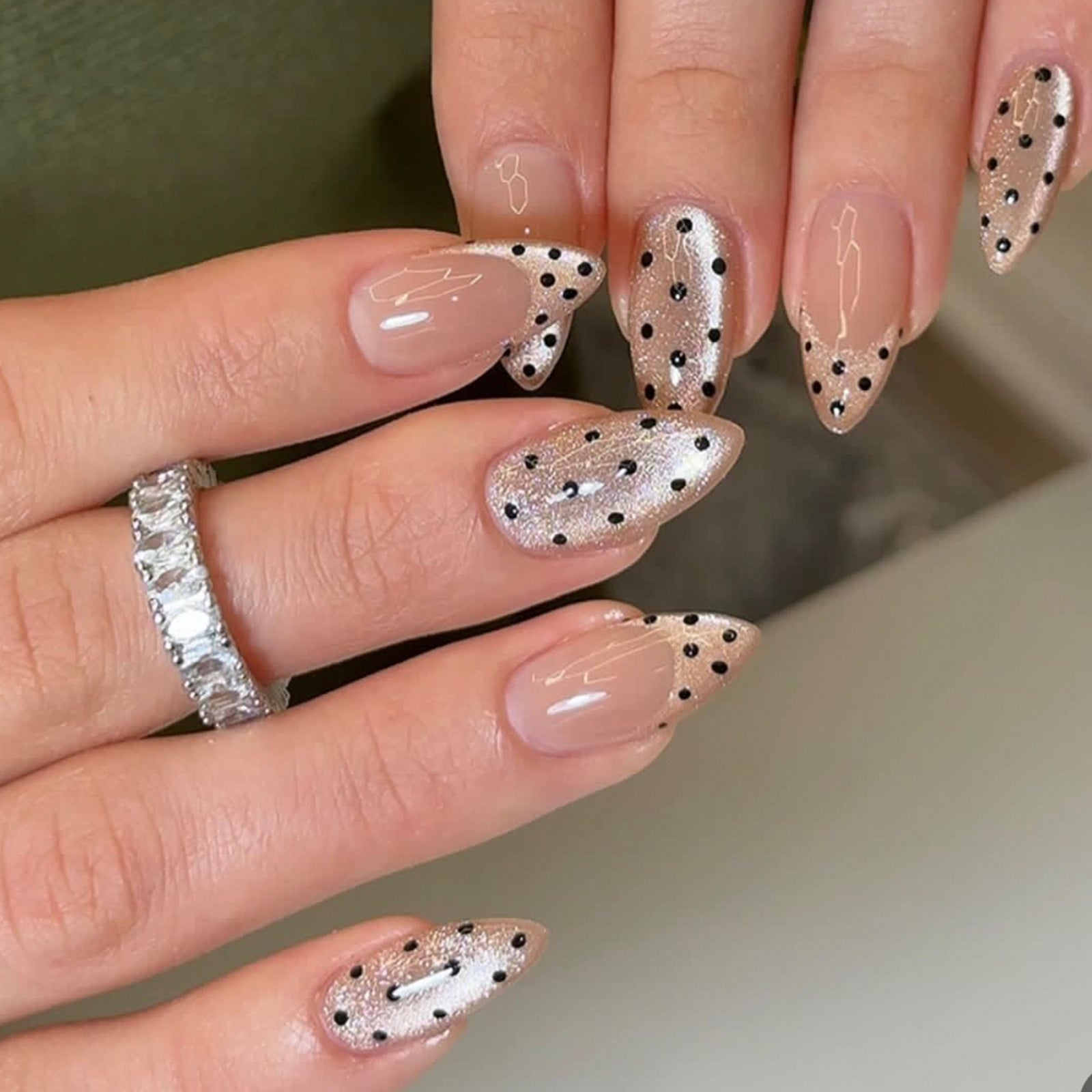 24pcs/Set Minimalist Cat Eye with Black Polka Dots Press On Nails