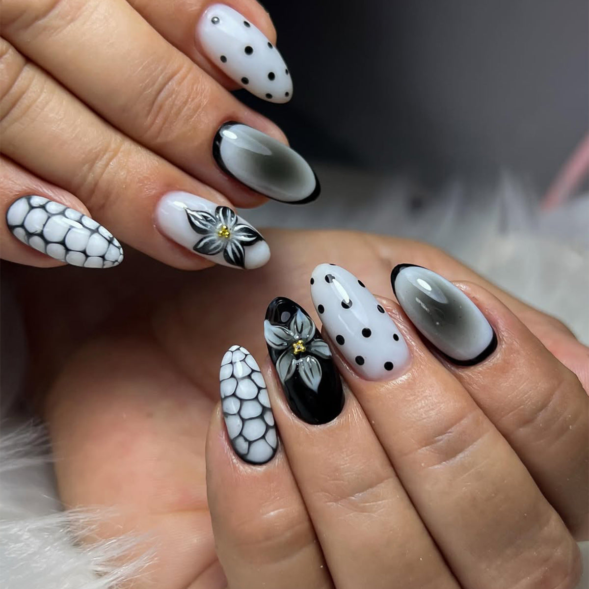 24pcs/Set Black & White Polka Dot Flowers Press On Nail