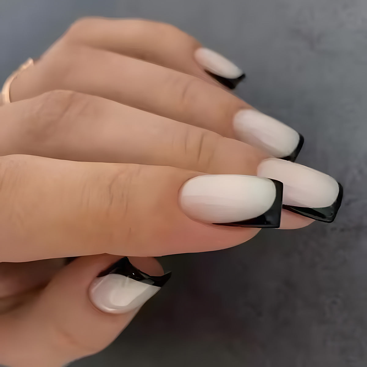 24pcs/Set Black-Edge French Press On Nails