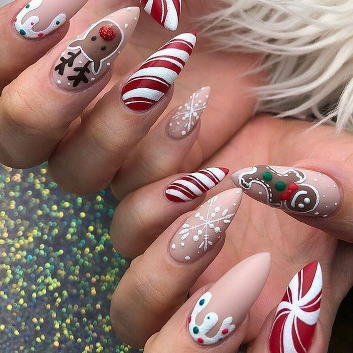24pcs/Set Plaid Gingerbread Reindeer Snowflakes Press On Nails
