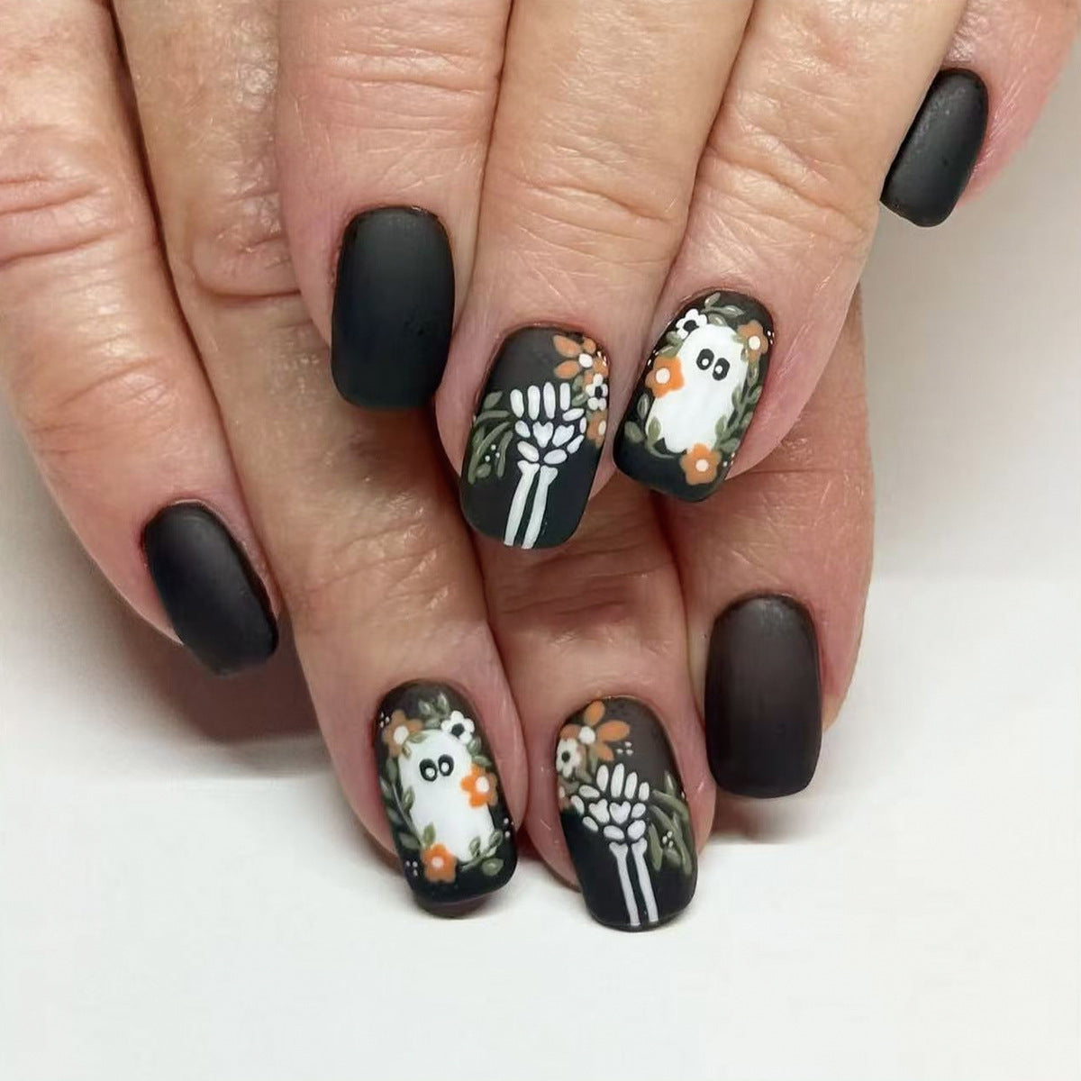 24pcs/Set Matte Ghost, Skull & Floral Press On Nails