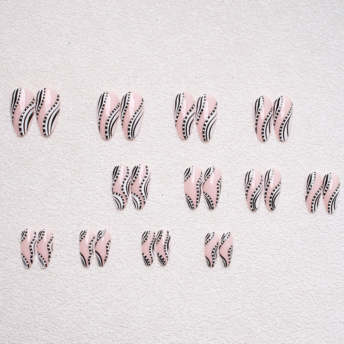 24pcs/Set Black & White Stripes and Polka DotsPress-On Nails