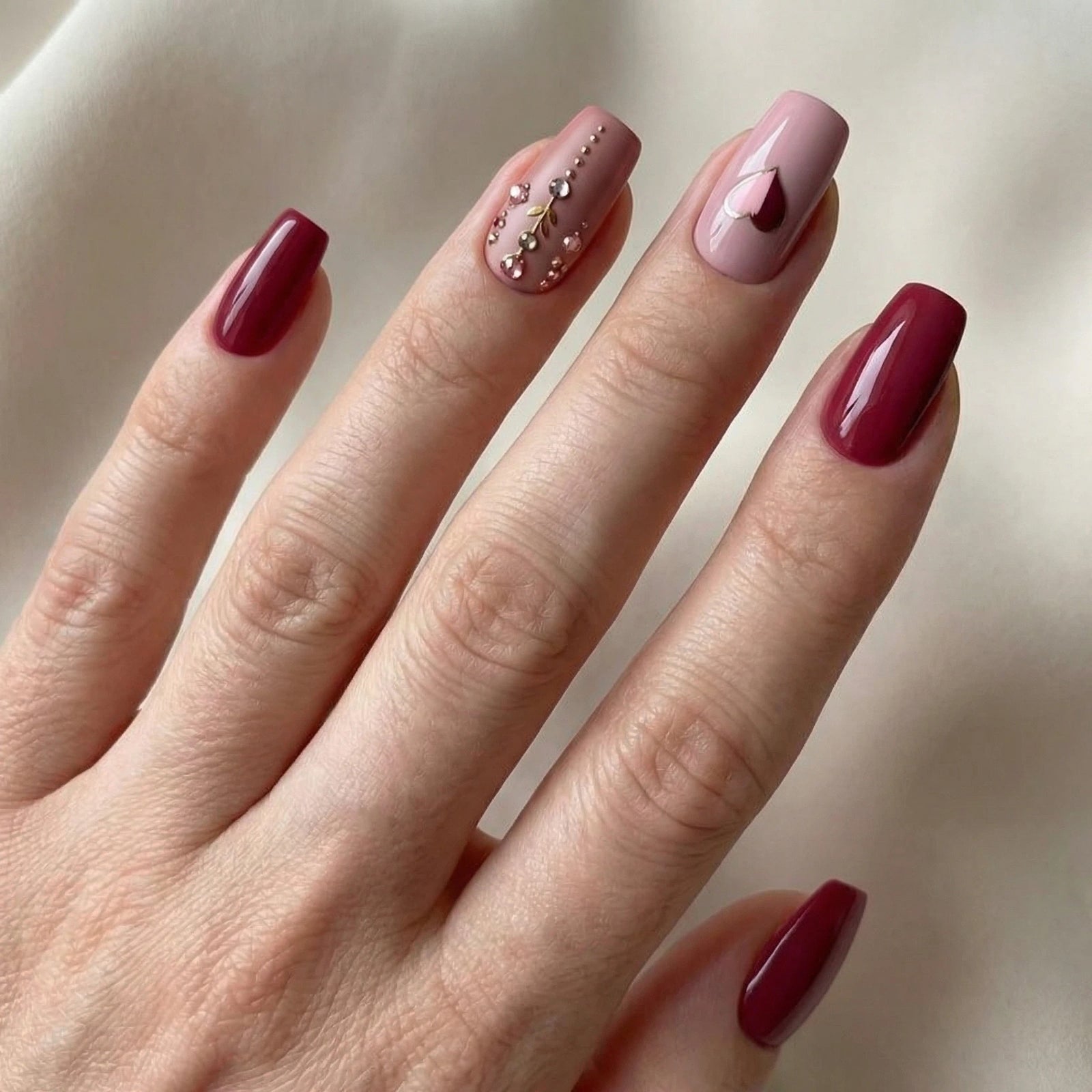 24pcs/Set Heart Press-On Nails