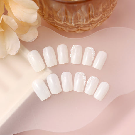 24pcs/Set White Pearls Press-On Nails