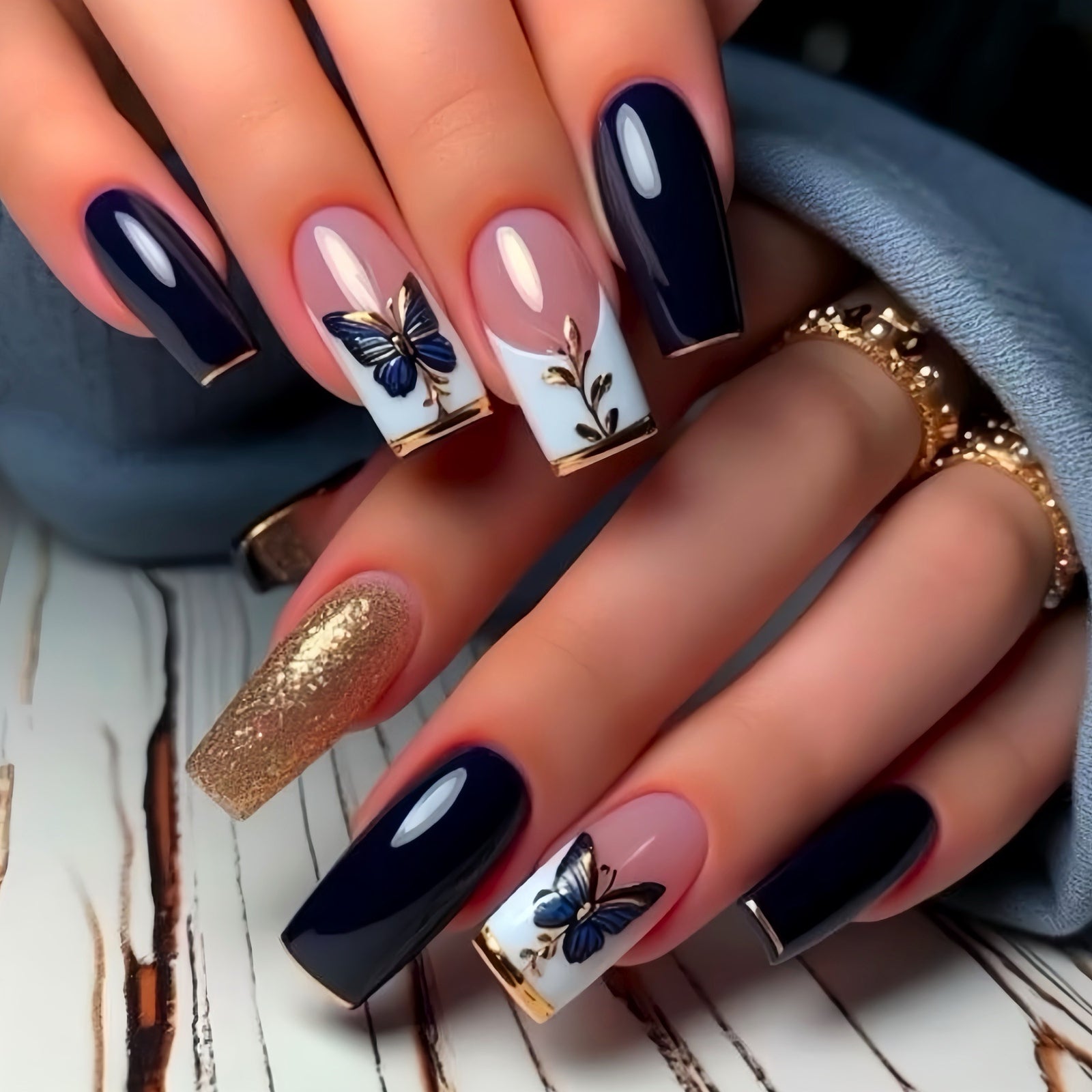 24pcs/Set Gold Trim French Style With Flowers And Butterflies Press-On Nails