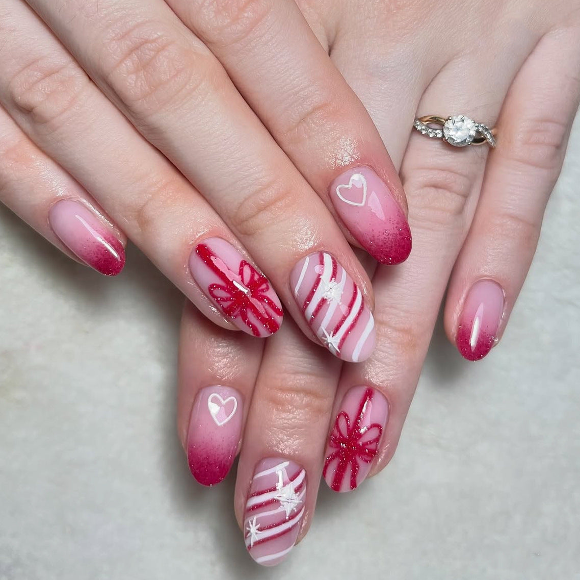 24pcs/Set Short Christmas Pink Gift With Red And White Stripes And Heart Press-On Nails