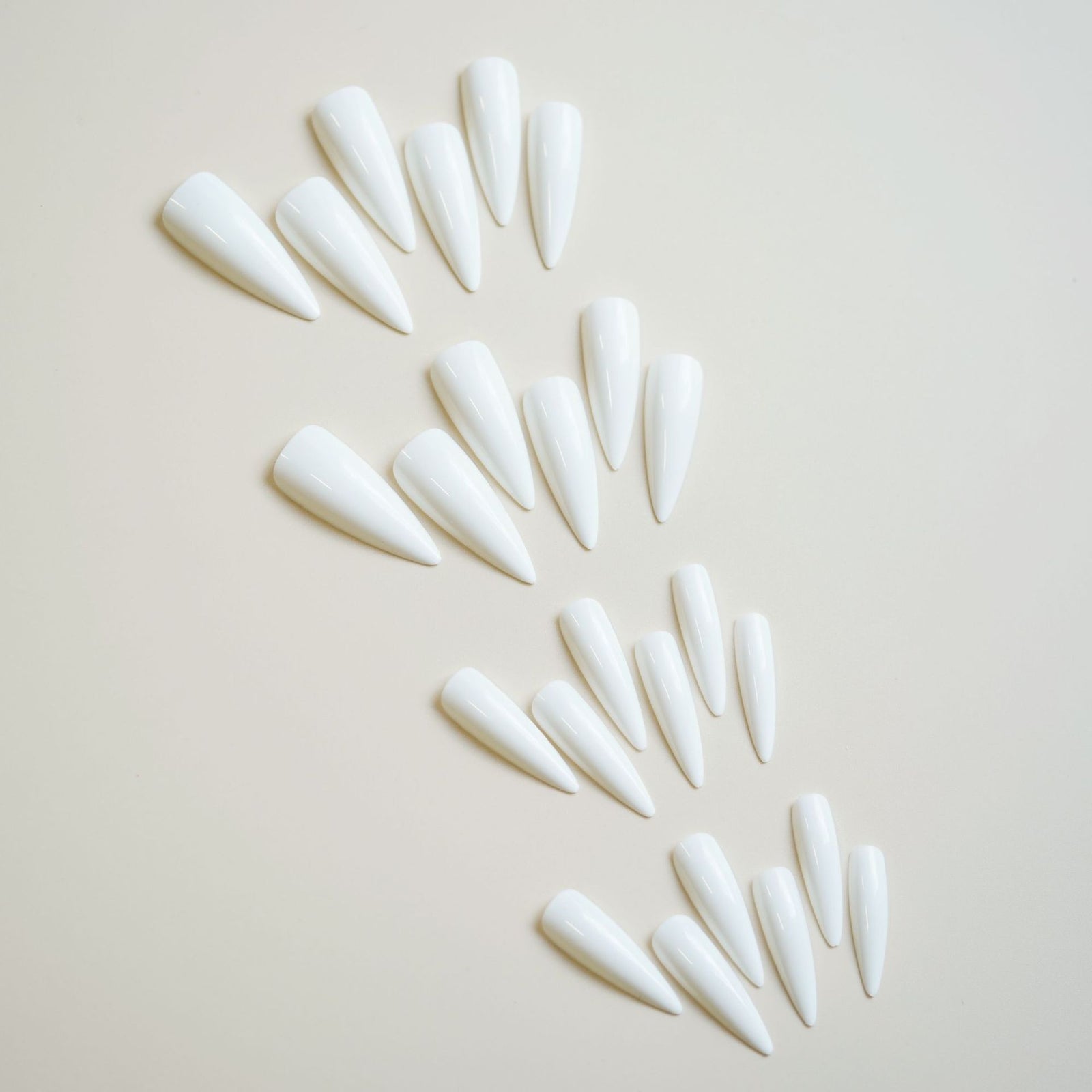 24pcs/Set Artistic Pointed Pure White Press-On Nails
