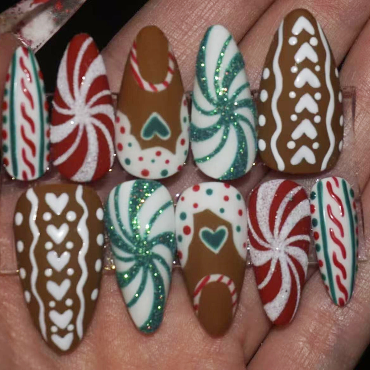 30pcs/Set Christmas Red Green Spiral Stripes & Hearts Press-On Nails