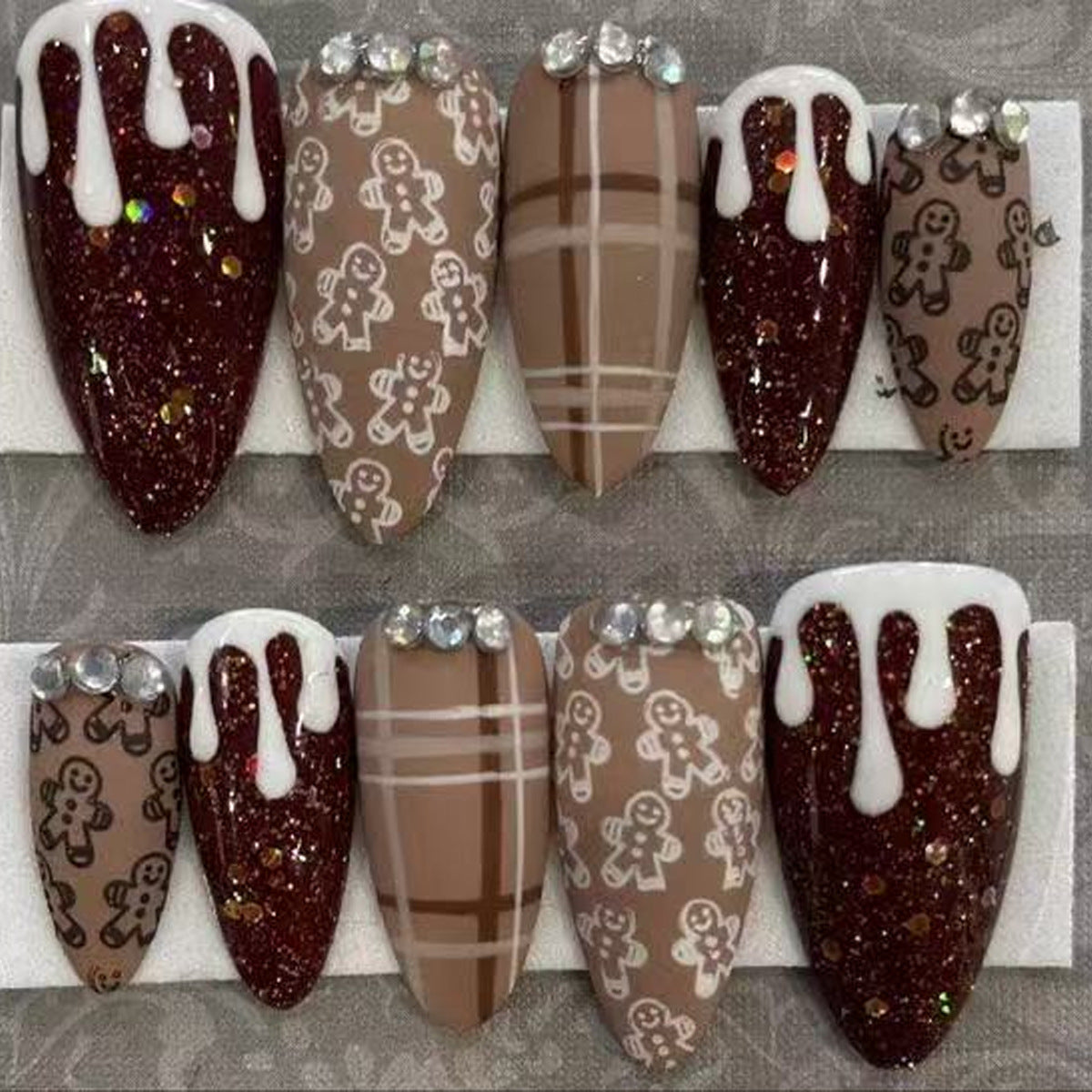 30pcs/Set Christmas Brown Striped Snowman Press-On Nails
