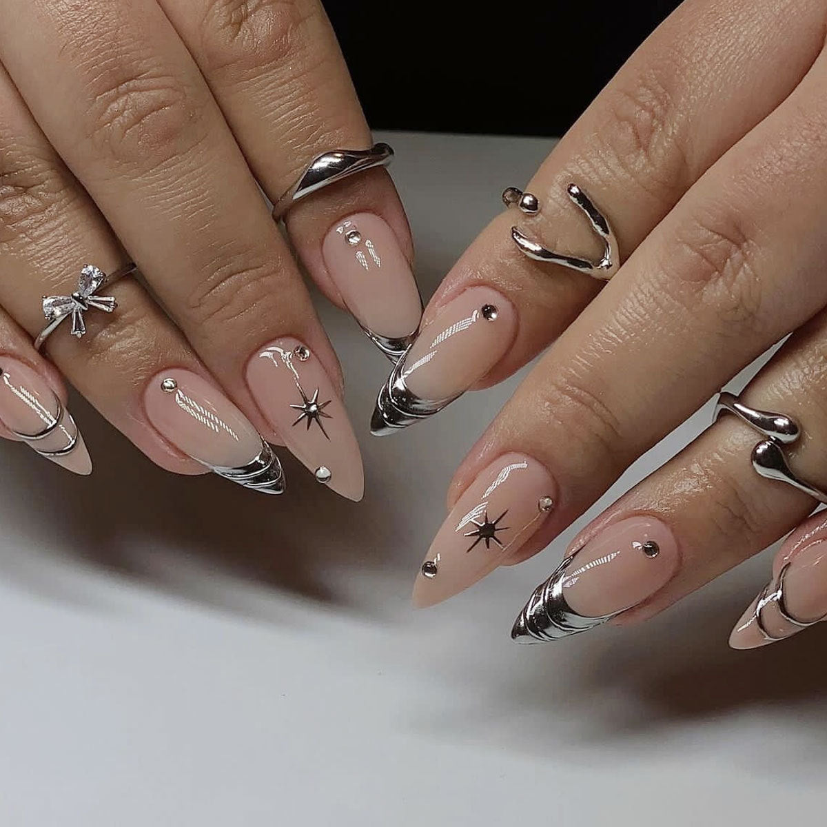 24pcs/Set Nude French Tip with Pointed Star & Rhinestones Press-On Nails