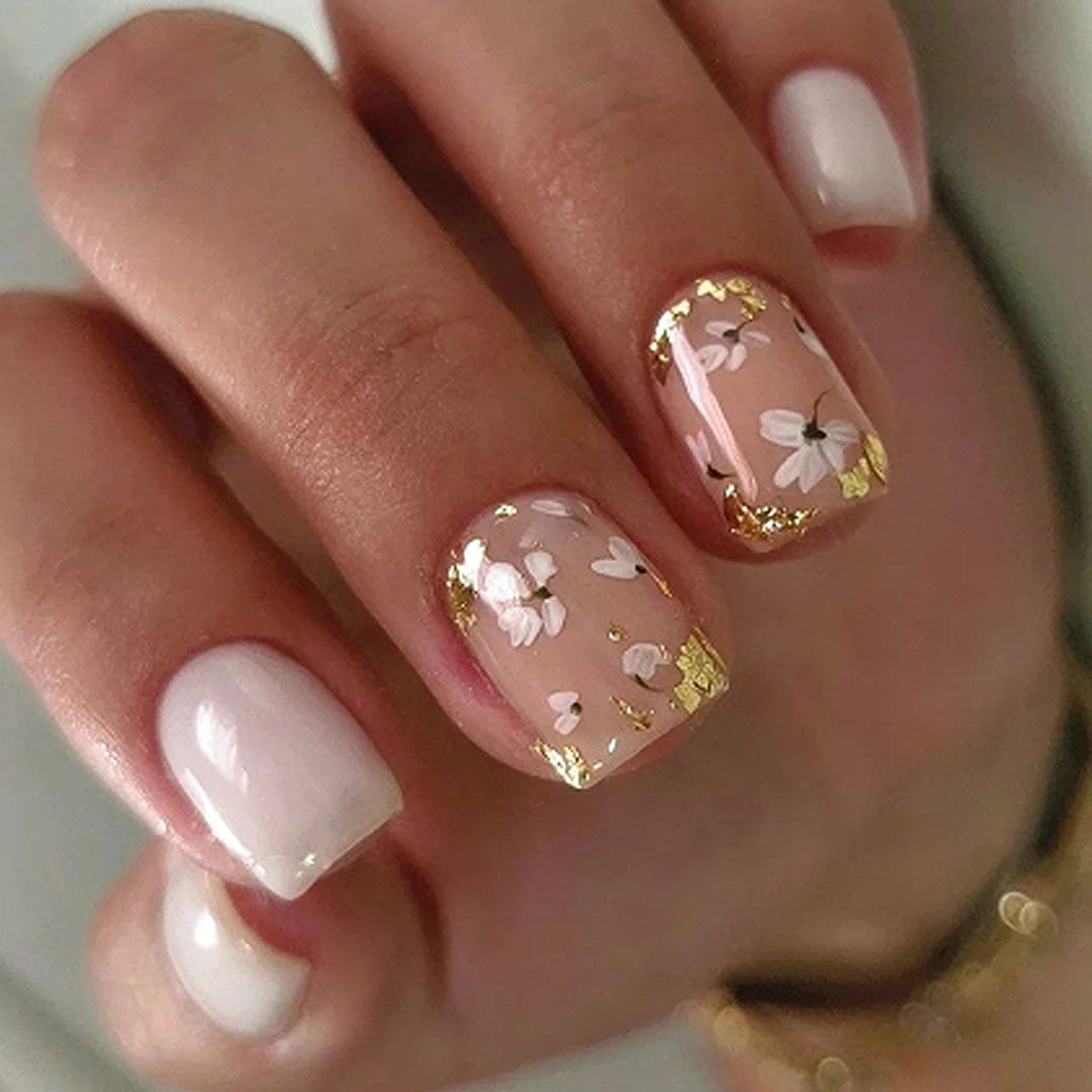 24pcs/Set Short Simple White Flower Press-On Nails