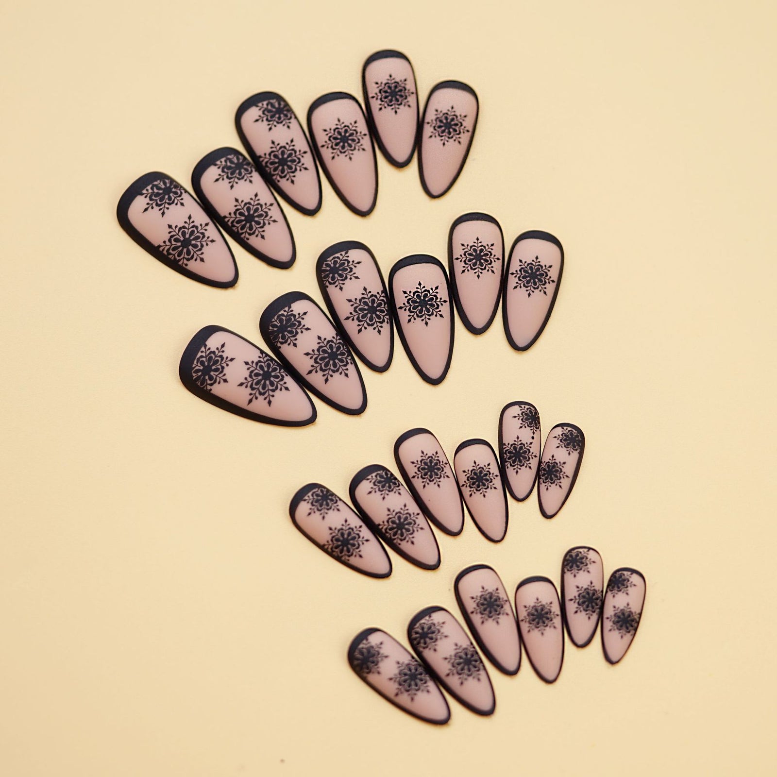 24pcs/Set Black Pattern Christmas Snowflake Press-On Nails