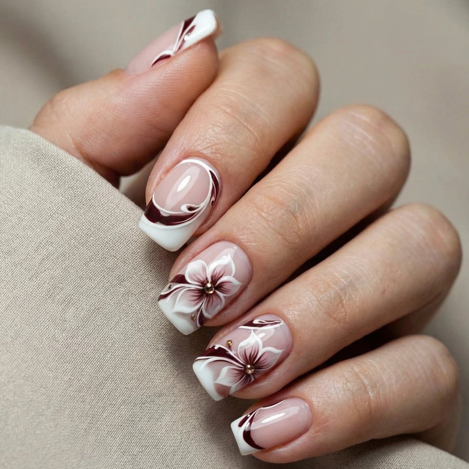 24pcs/Set Blurred Brown Floral French Tip Press-On Nails