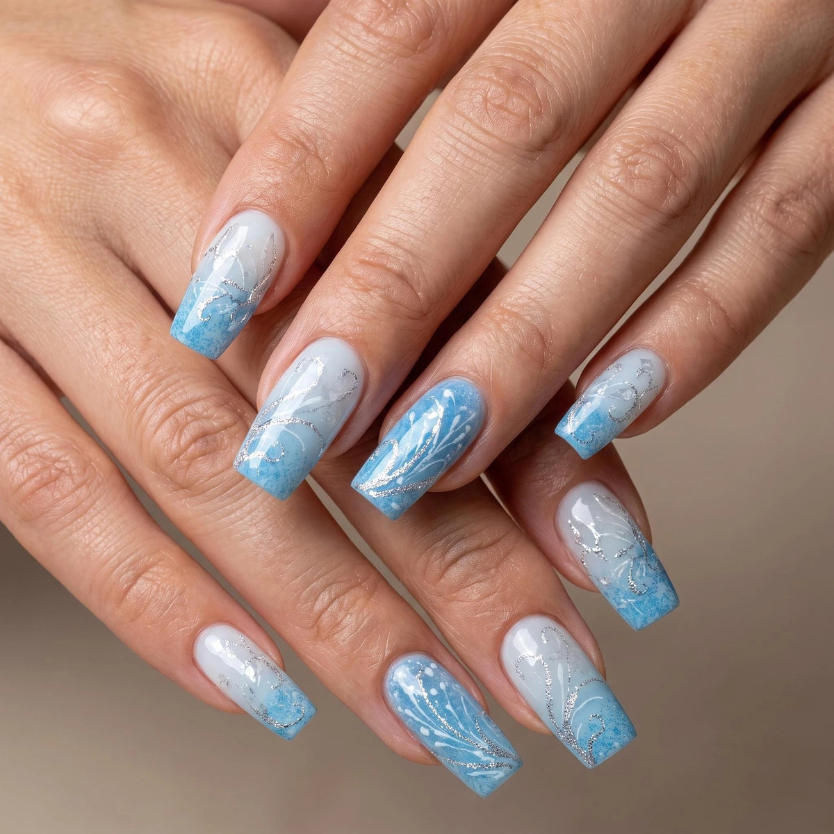 24pcs/Set Icy Blue Clear Tone with Silver Glitter Lines Press-On Nails