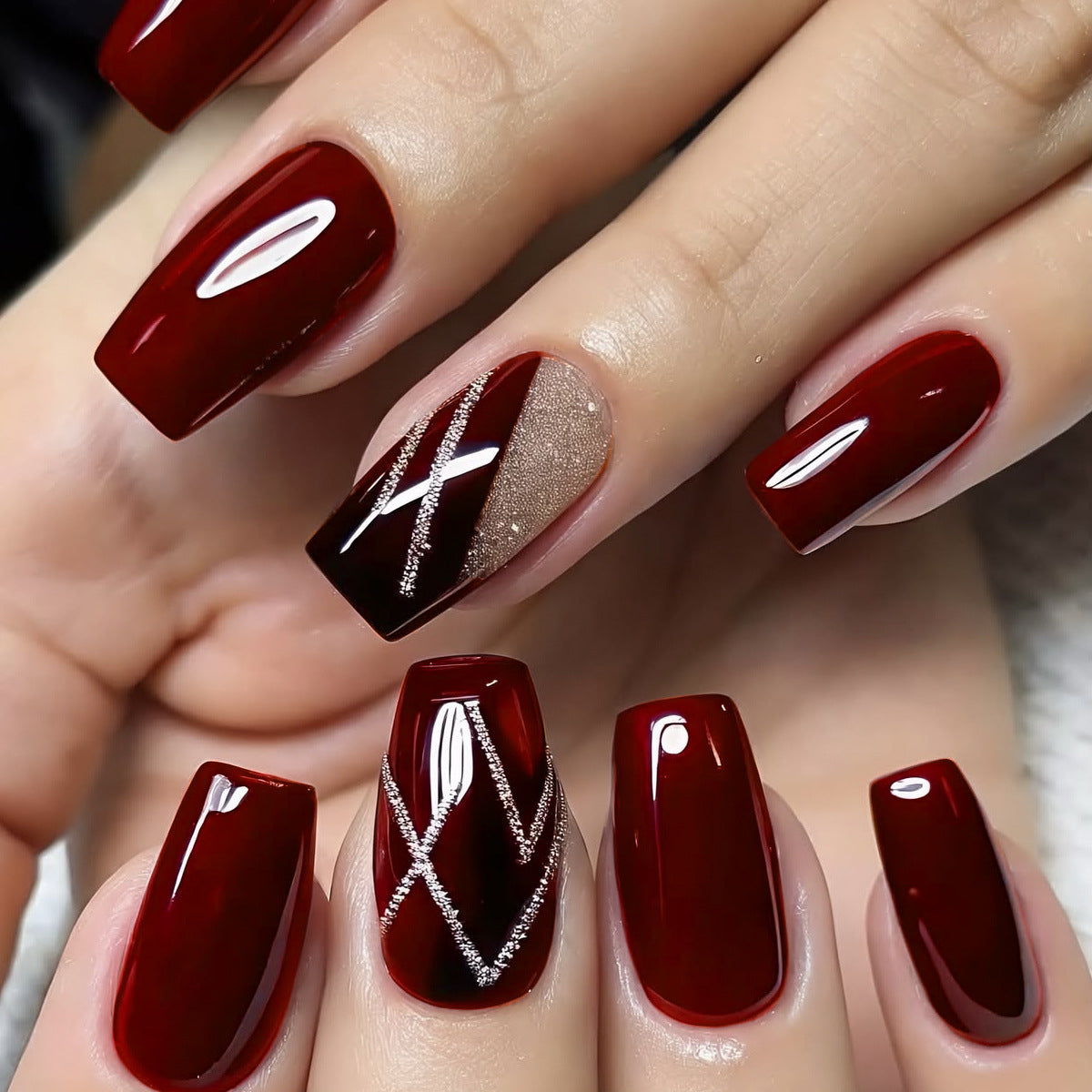 24pcs/Set Red with Gold Irregular Lines Press-On Nails