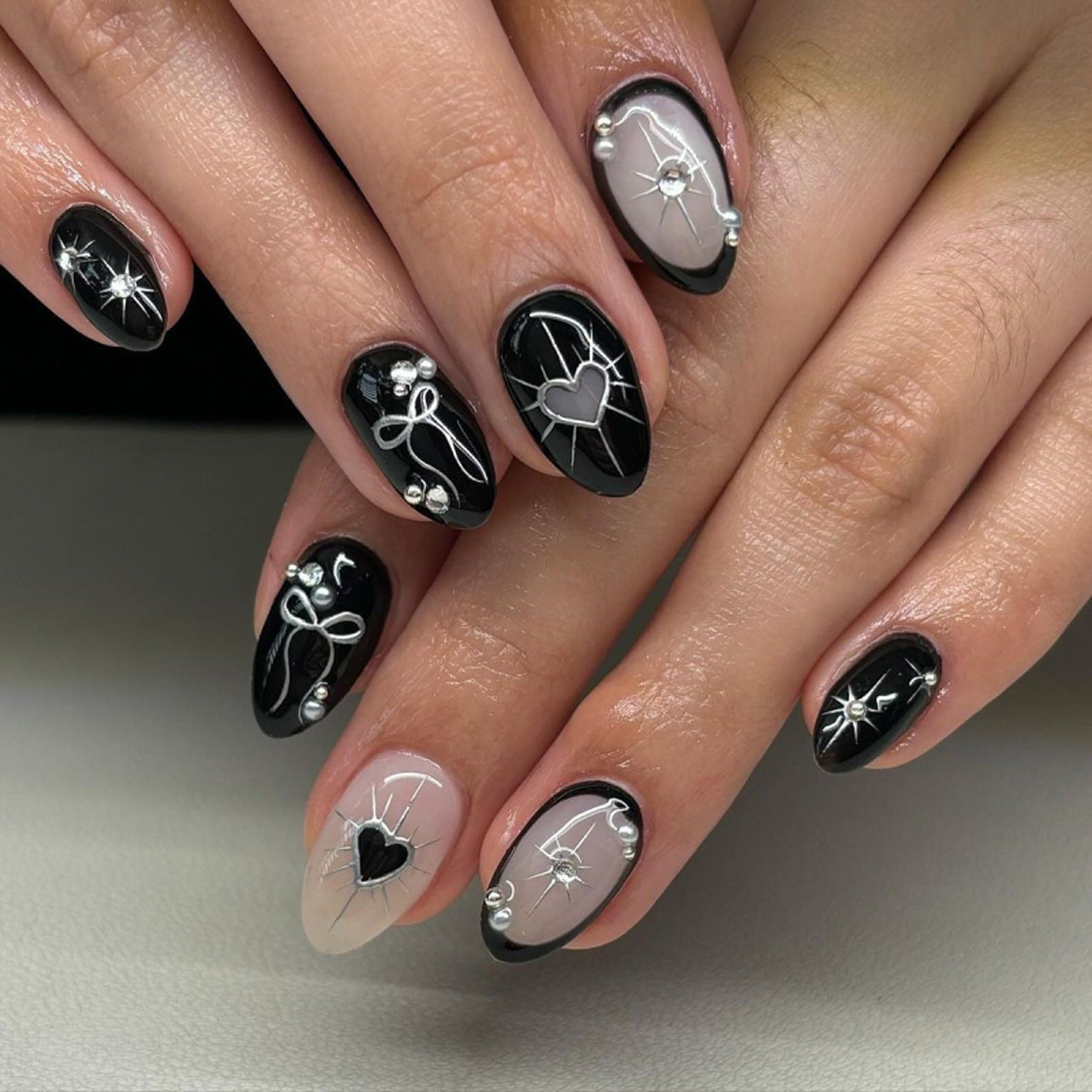 24pcs/Set Short Gothic Black Series: Bow & Heart Press-On Nails