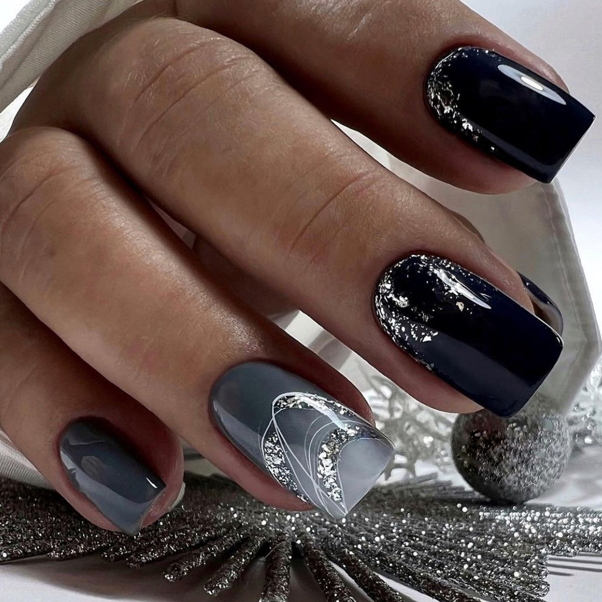 24pcs/Set Black-Gray Gradient Lines Press-On Nails