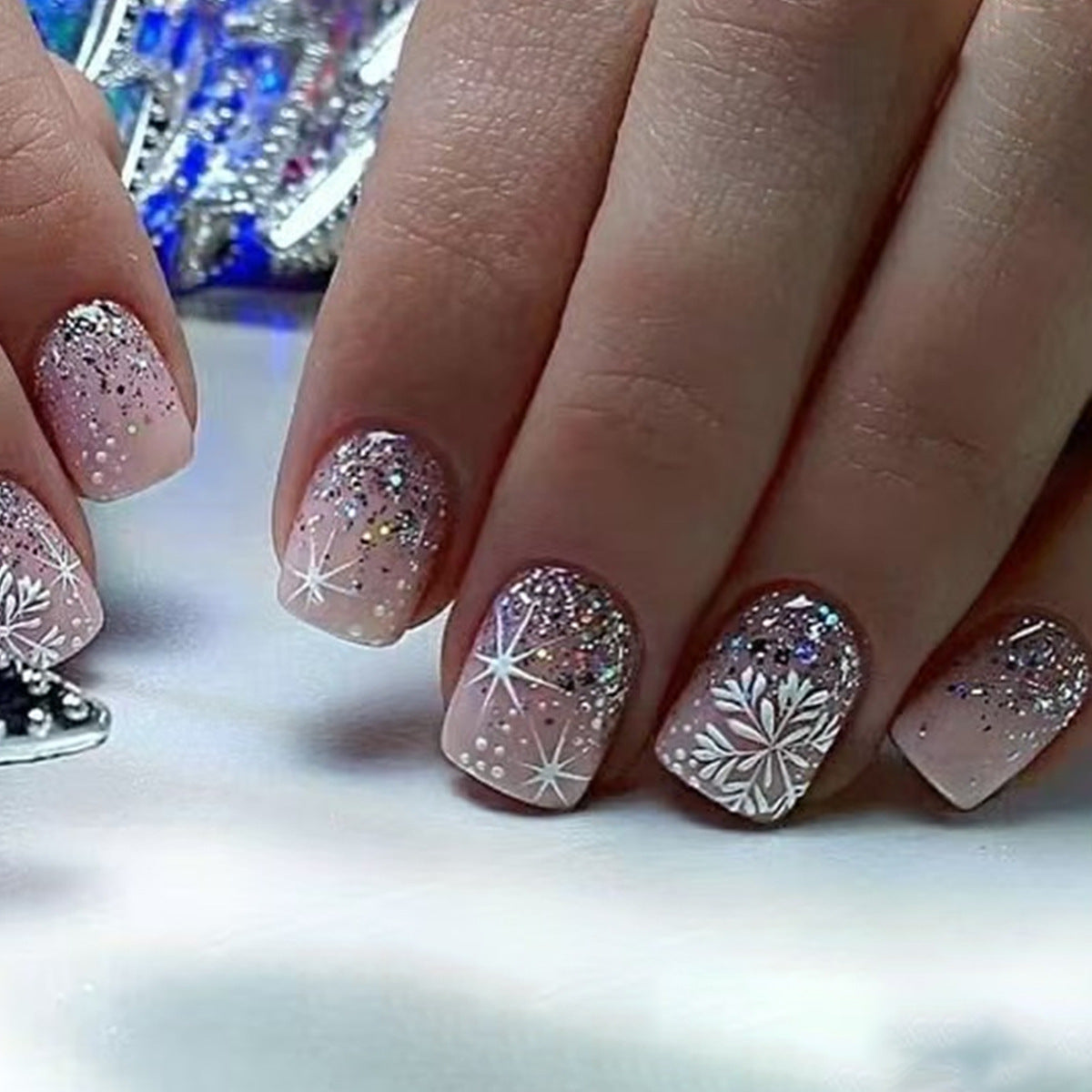 24pcs/Set Short Gradient White Snowflakes Press On Nails
